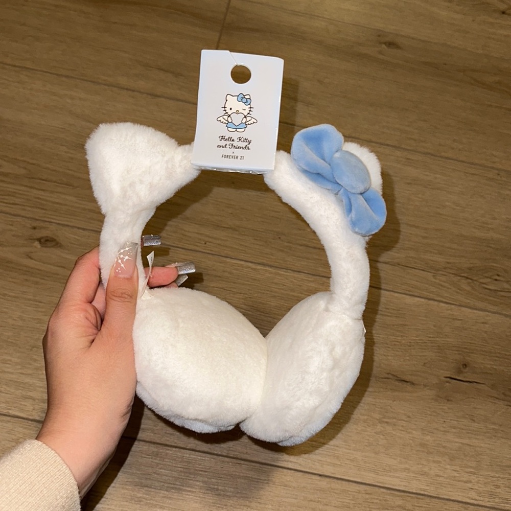 COPY - Hello Kitty Forever 21 Earmuffs ❄️